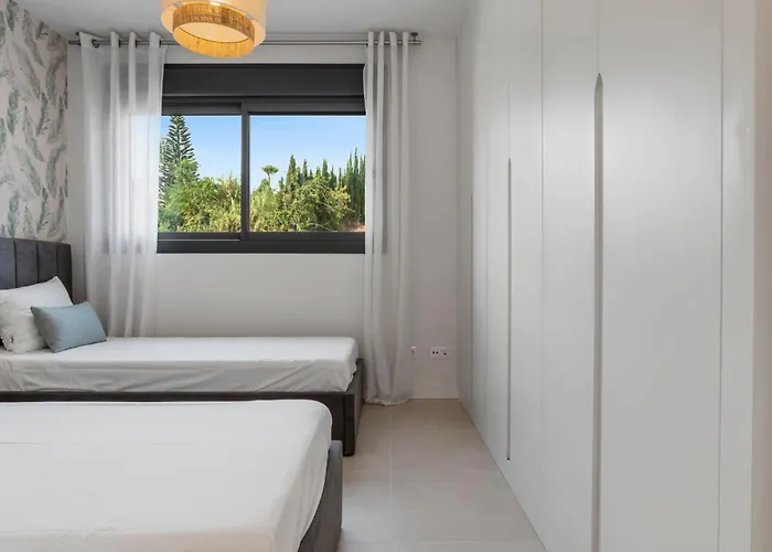 Escapada De Lujo Con Piscina Y Jardines Apartment Estepona