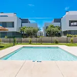 Escapada De Lujo Con Piscina Y Jardines Estepona