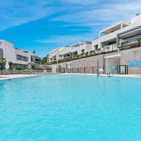 Escapada De Lujo Con Piscina Y Jardines Estepona