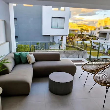 Escapada De Lujo Con Piscina Y Jardines إِستيبونا