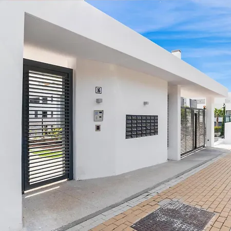 Escapada De Lujo Con Piscina Y Jardines إِستيبونا