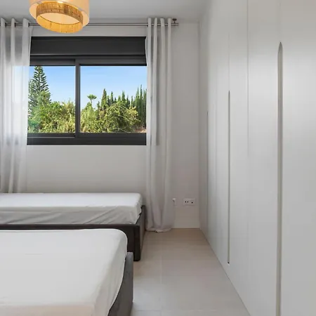 Escapada De Lujo Con Piscina Y Jardines Apartment Estepona
