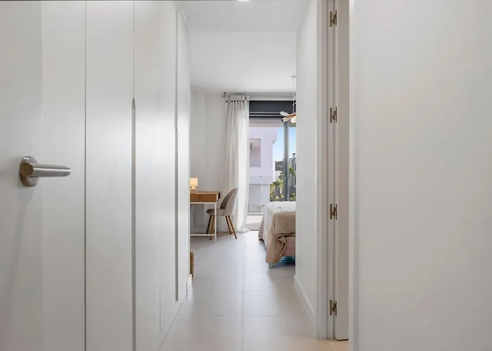 Escapada De Lujo Con Piscina Y Jardines Apartman Estepona