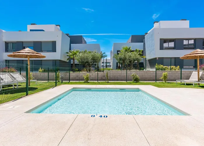 Escapada De Lujo Con Piscina Y Jardines Estepona